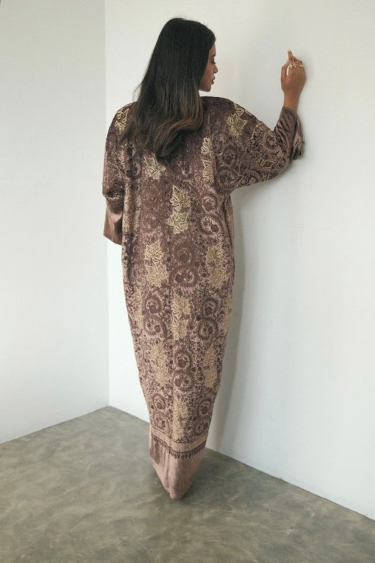 BROWN VELVET ABAYA WITH WHITE SHAILA