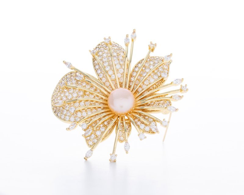Gold flower Brooch