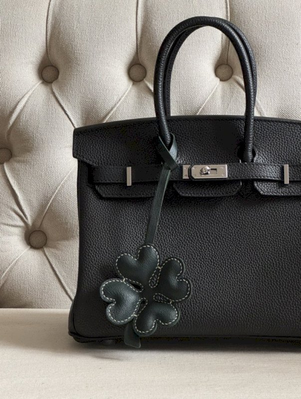 Four leaf clover charm