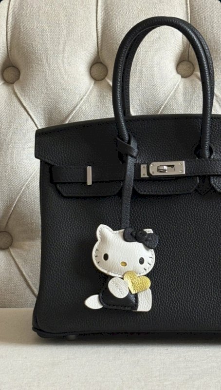 Hello kitty charm