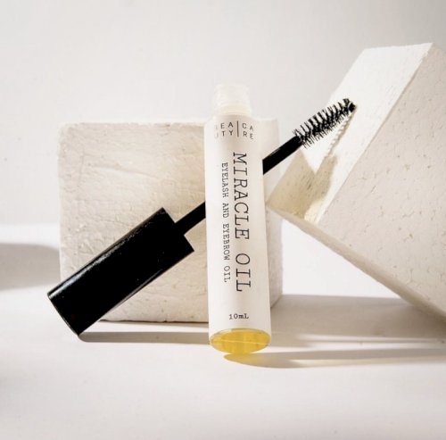 زيت المعجزة للرموش و الحواجب