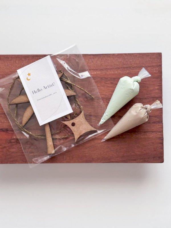 ميداليات خشبية