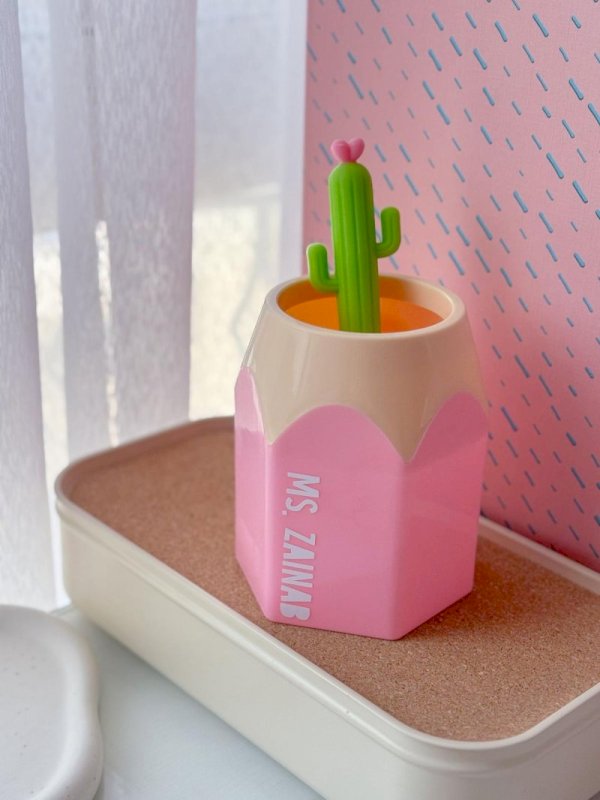 حامل أقلام يوم المعلم ✏️