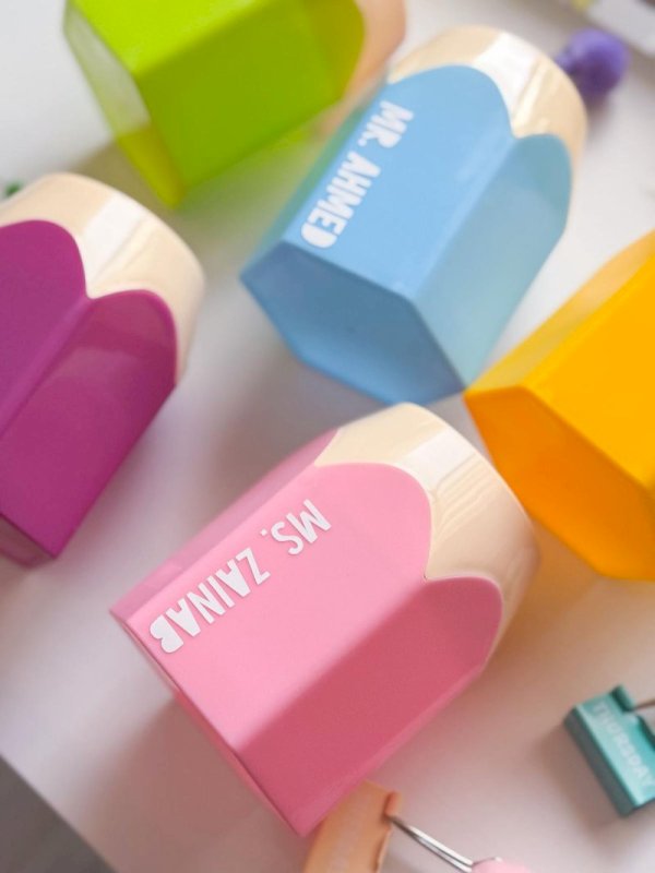 حامل أقلام يوم المعلم ✏️