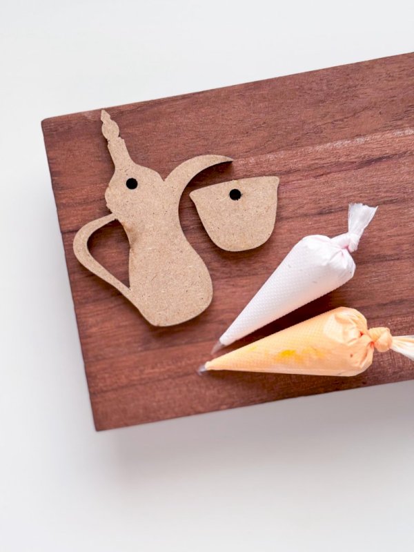 ميداليات خشبية