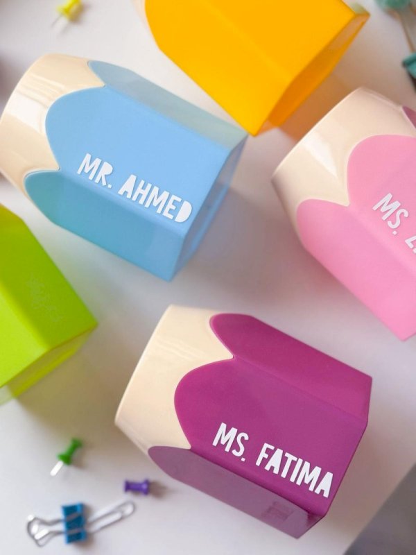 حامل أقلام يوم المعلم ✏️