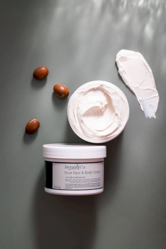 كريم نور للوجه والجسم