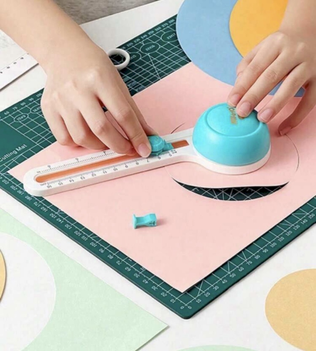 Circle paper cutter