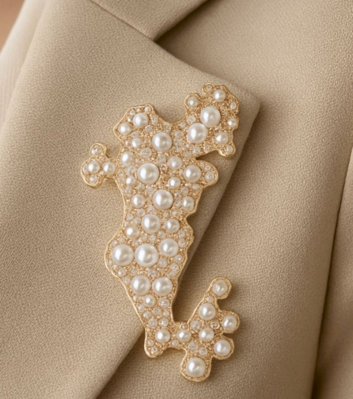 بروش وقلادة الخريطة