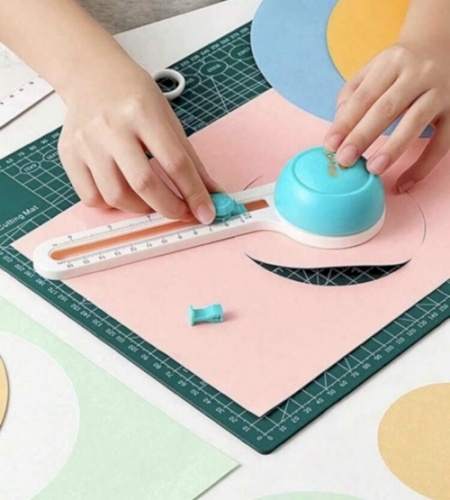 Circle paper cutter