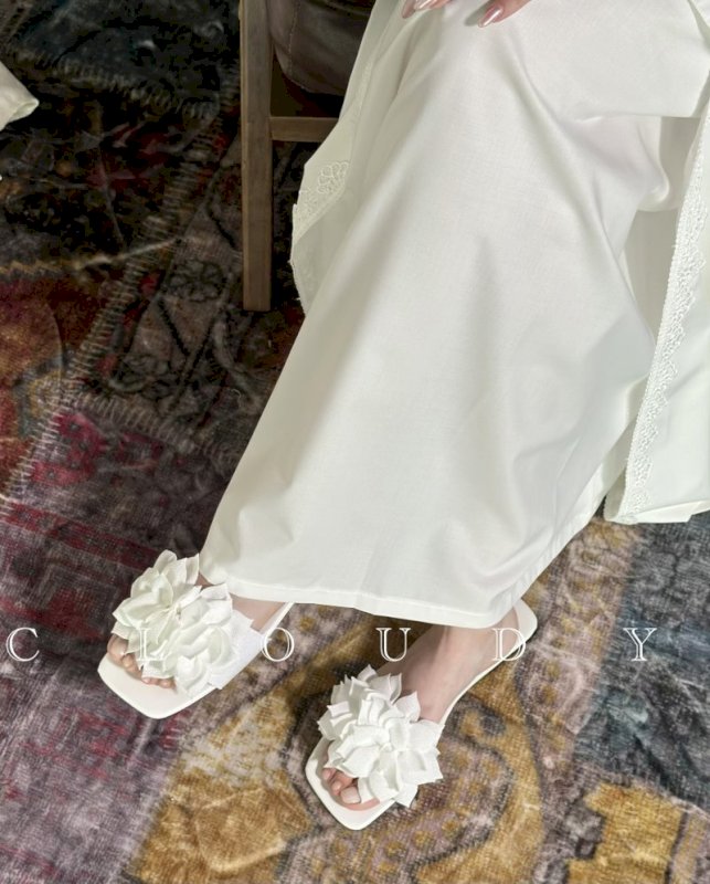 Ruffles slipper