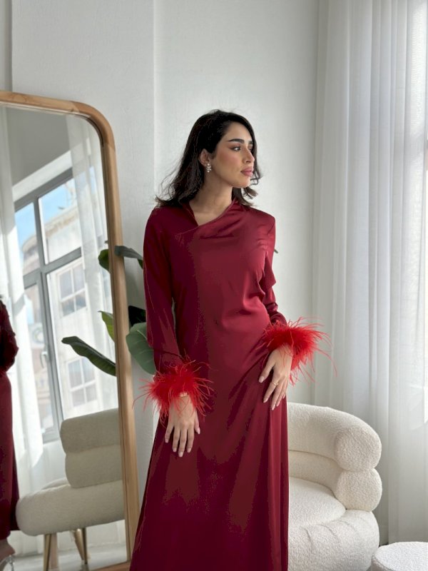 فستان حرير ريش ماروني