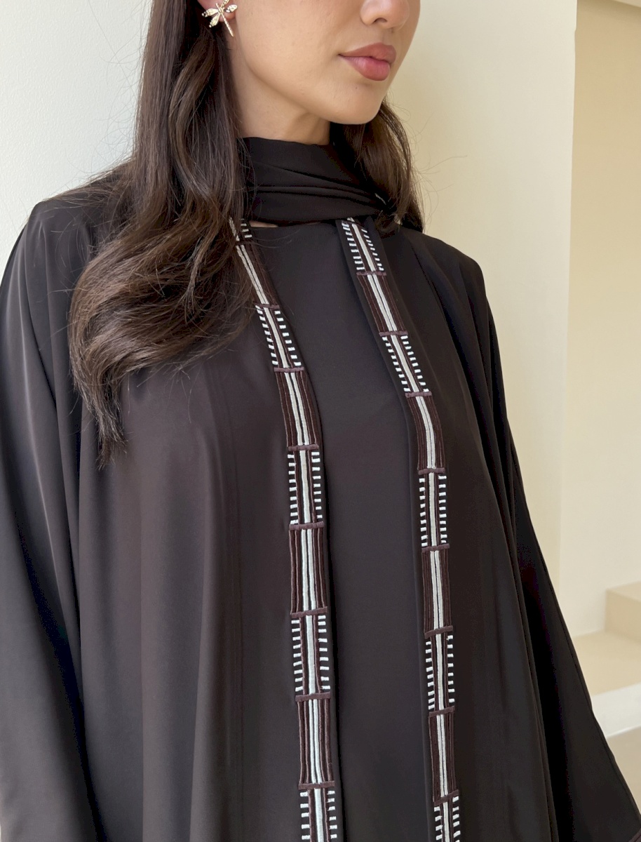 Brown Geometric Crepe Set
