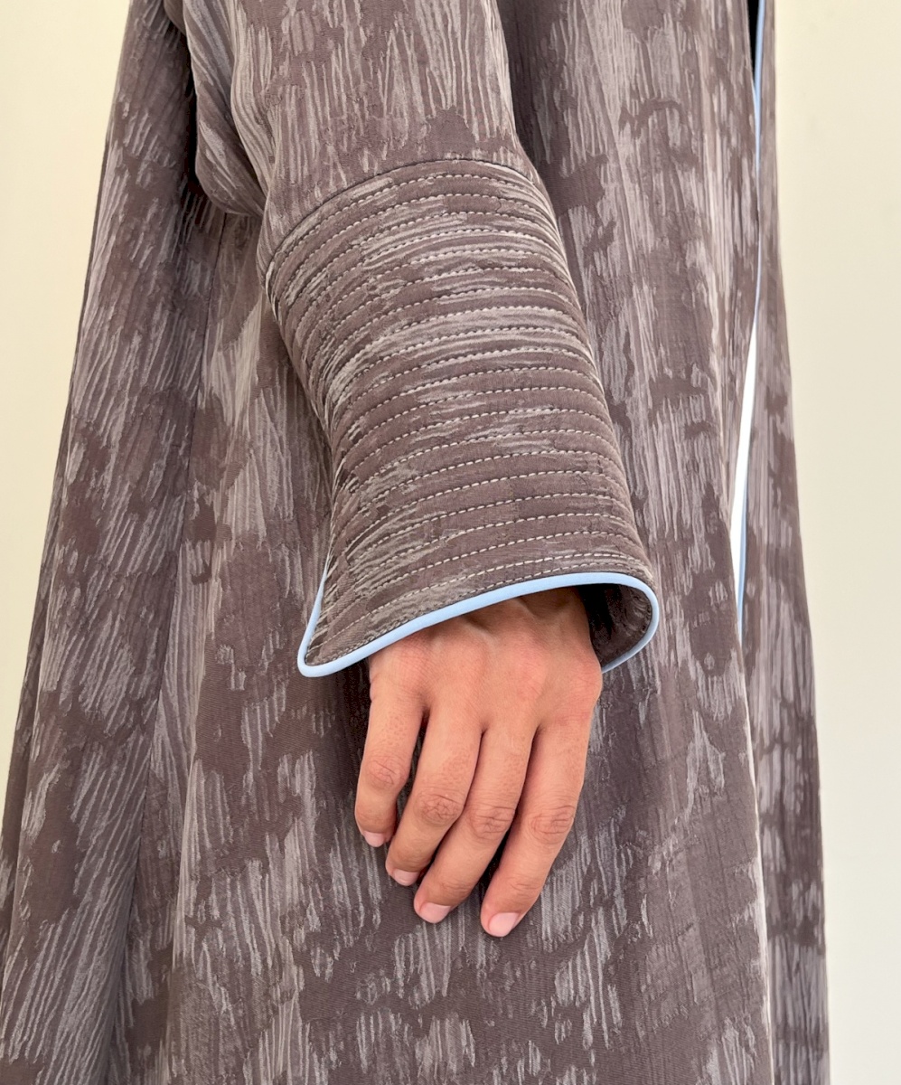 Taupe linea cloak