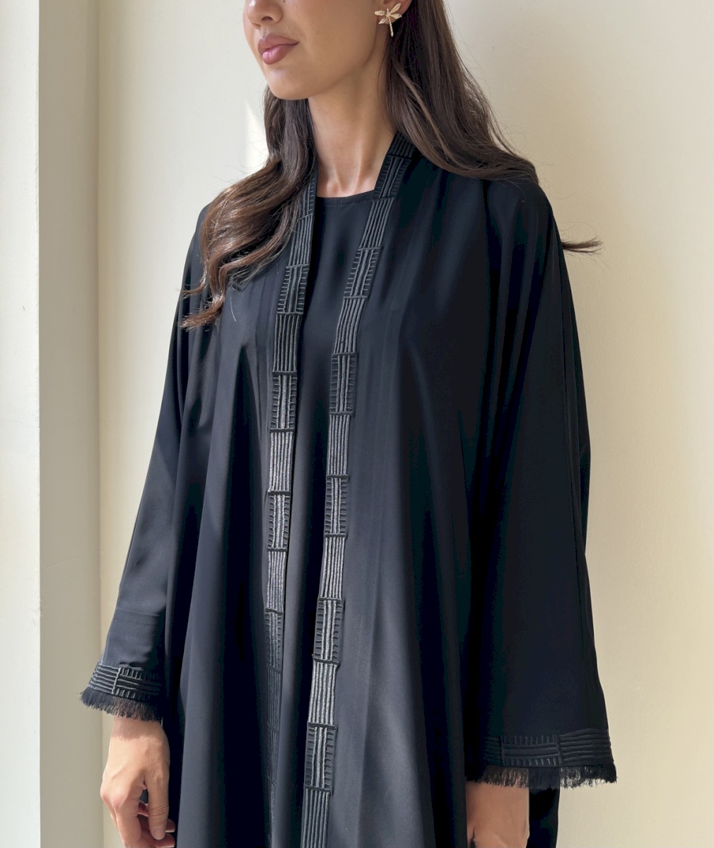 Black geometric crepe set