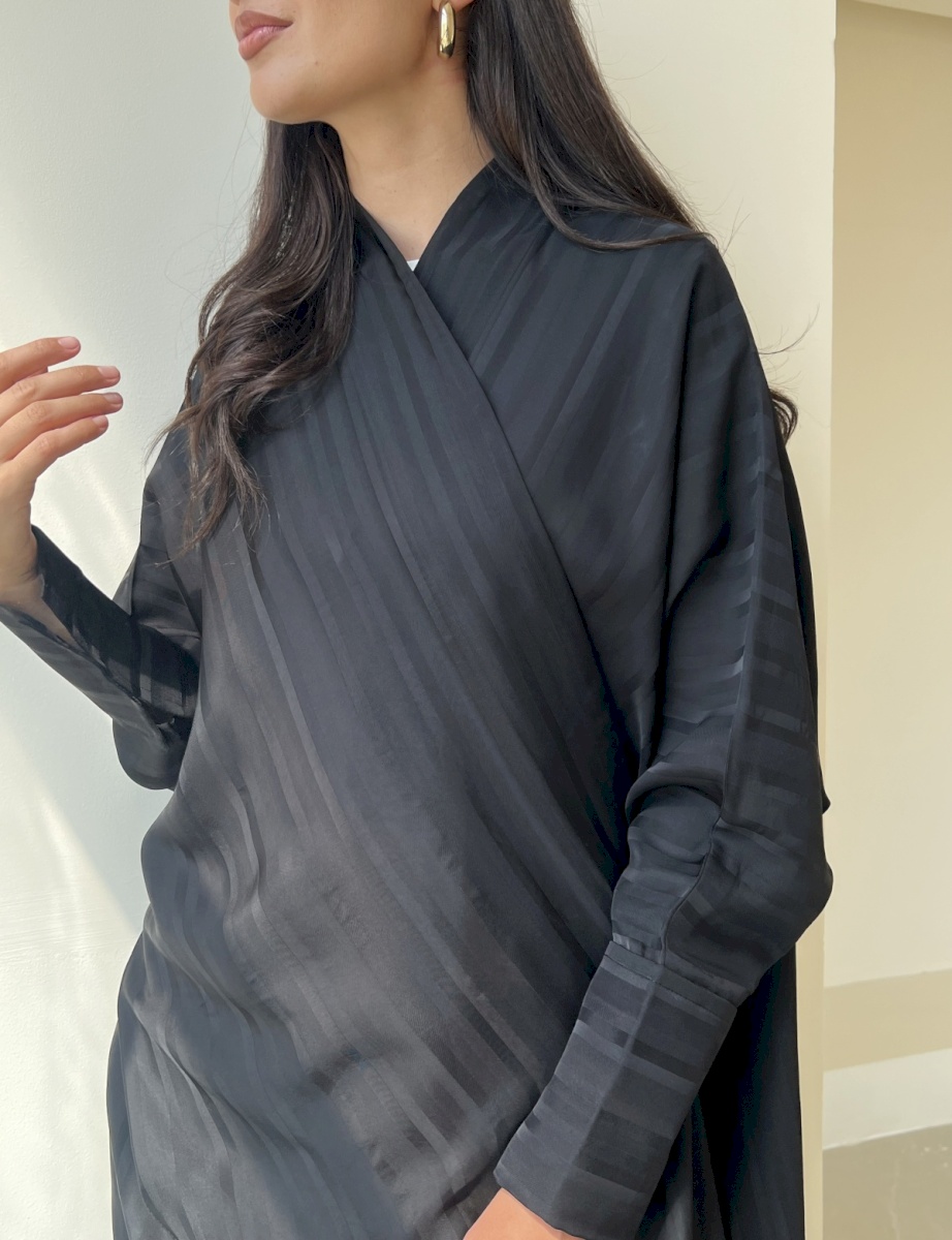 Black striped bisht cloak