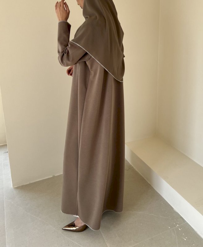 Mocha edge stitching cloak