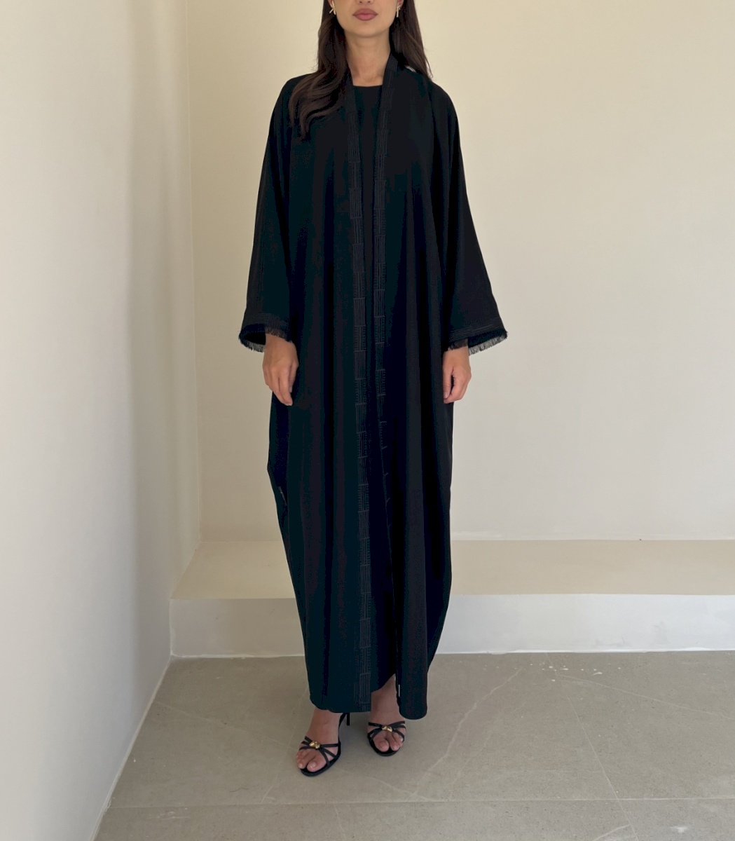 Black geometric crepe set