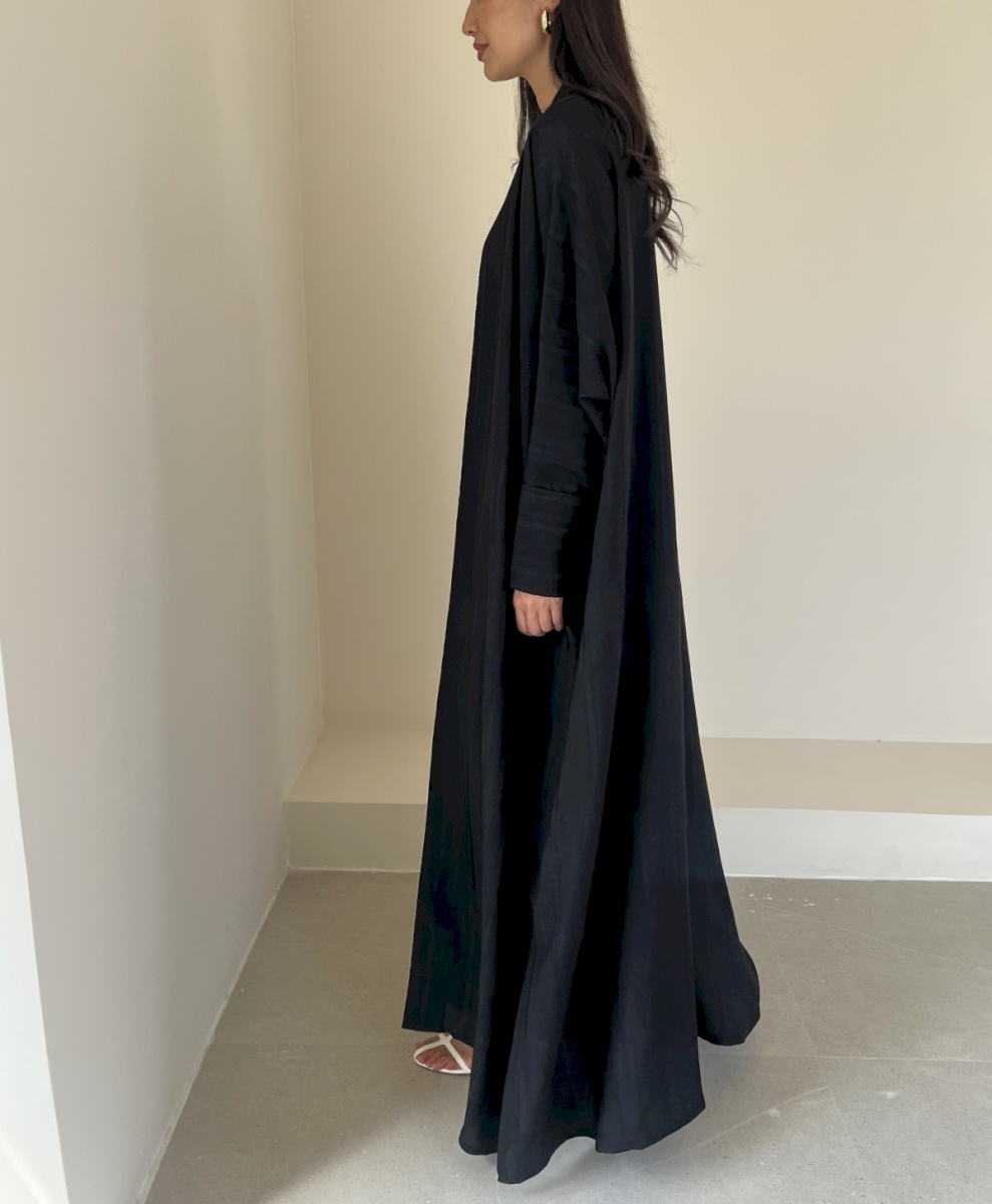 Black striped bisht cloak