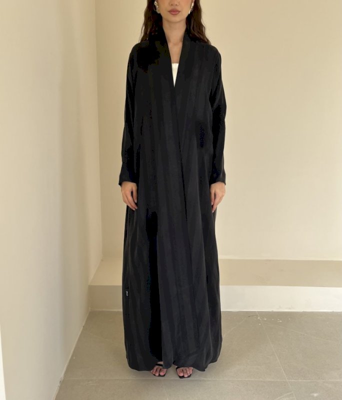 Black bloom line cloak