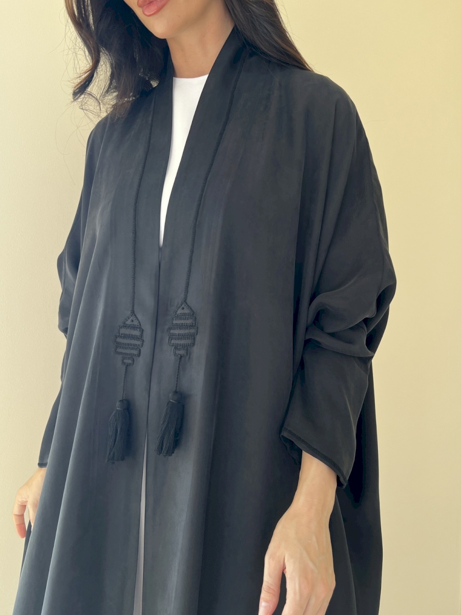 Black fish tassel cloak