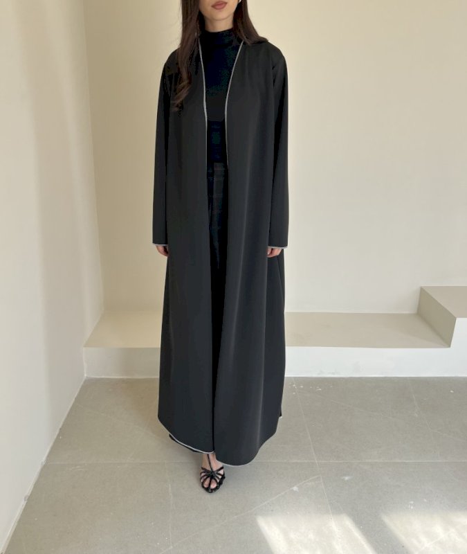 Black edge stitching cloak