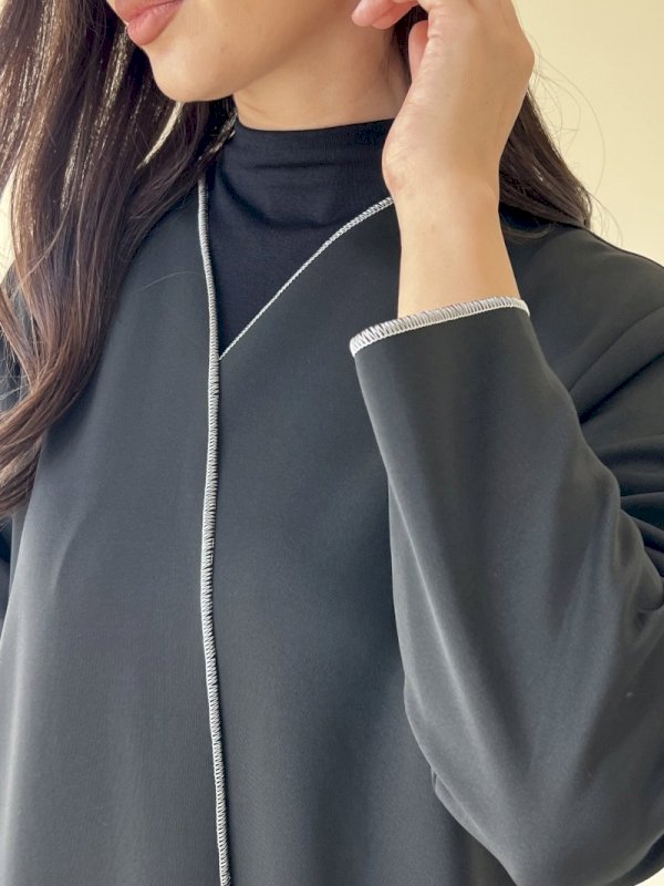 Black edge stitching cloak