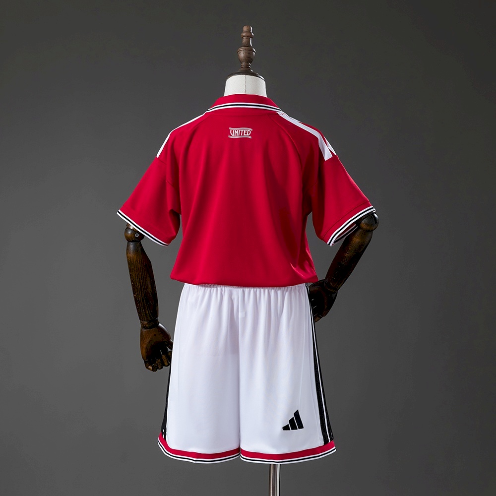Man united home 26 - 27