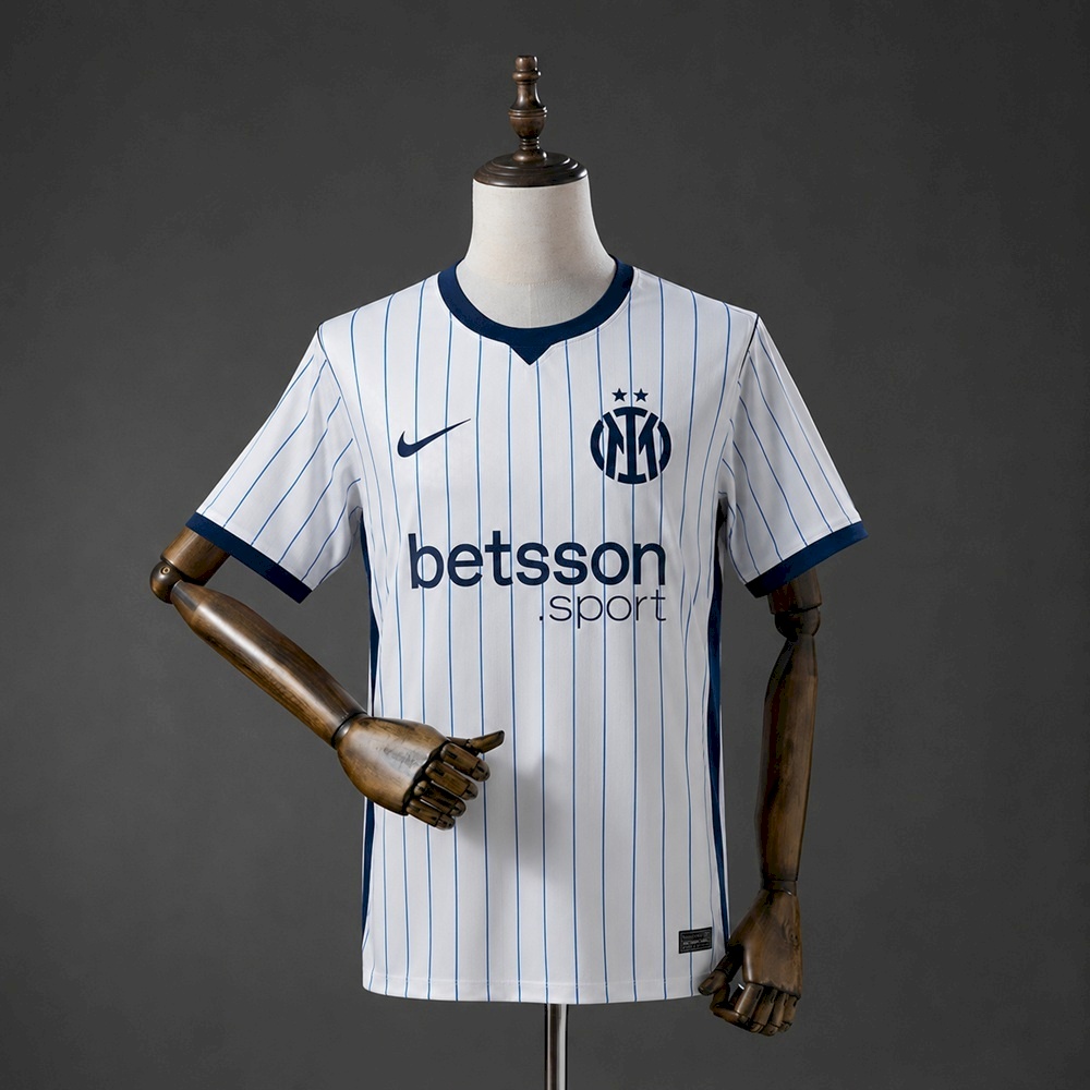 Inter Milan away 26 - 27
