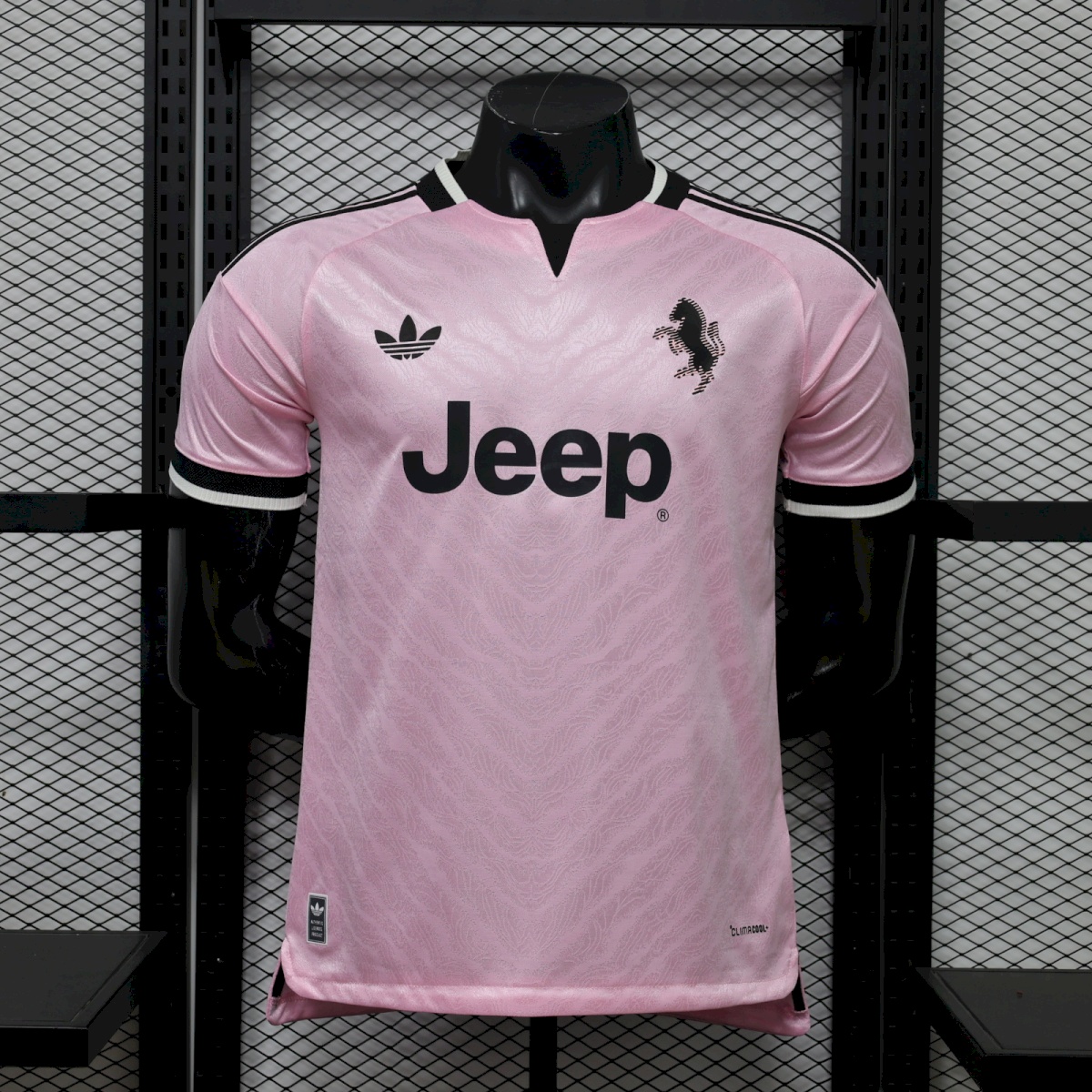 Juventus away 26 - 27