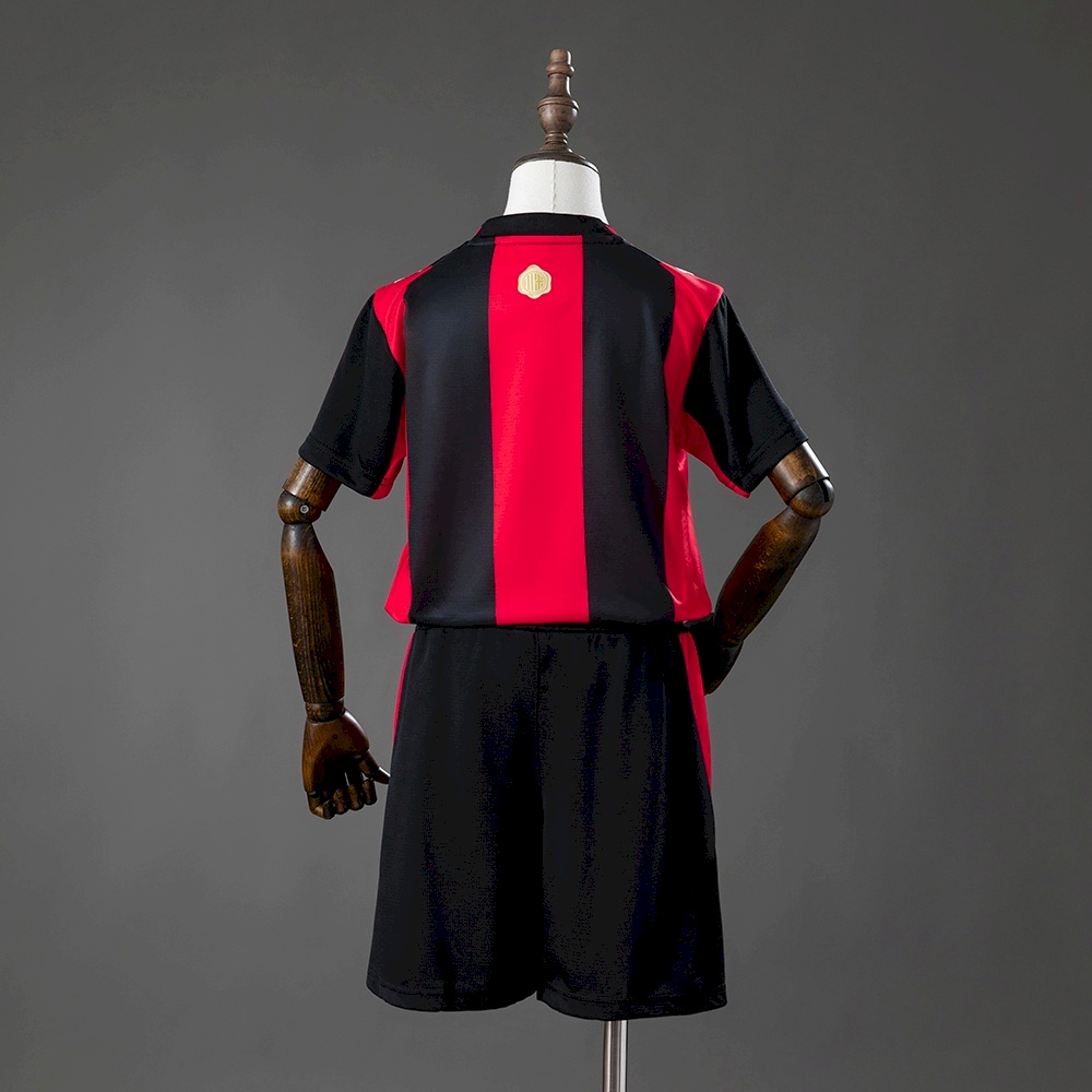 Milan home 26 - 27