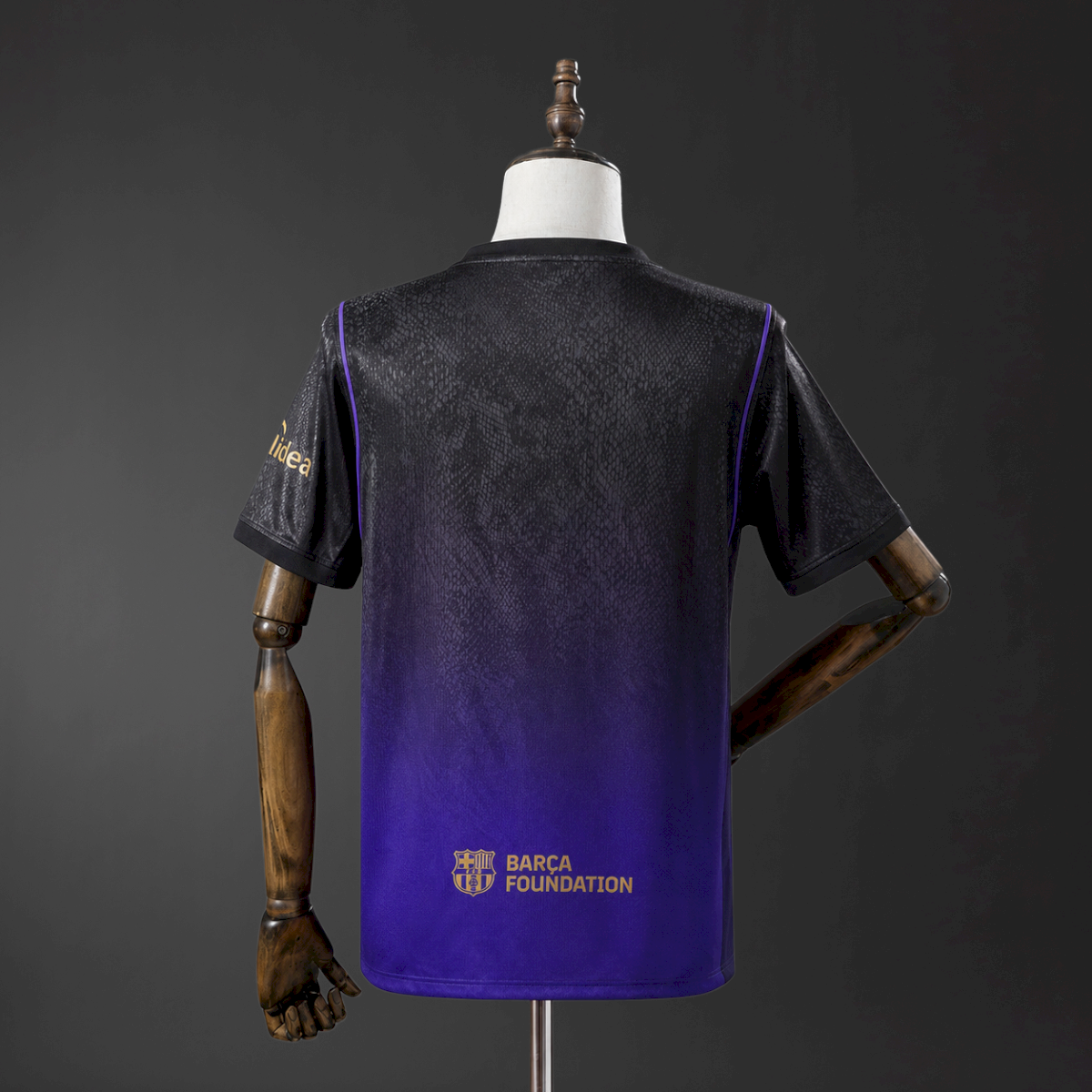 Barcelona away 26 - 27