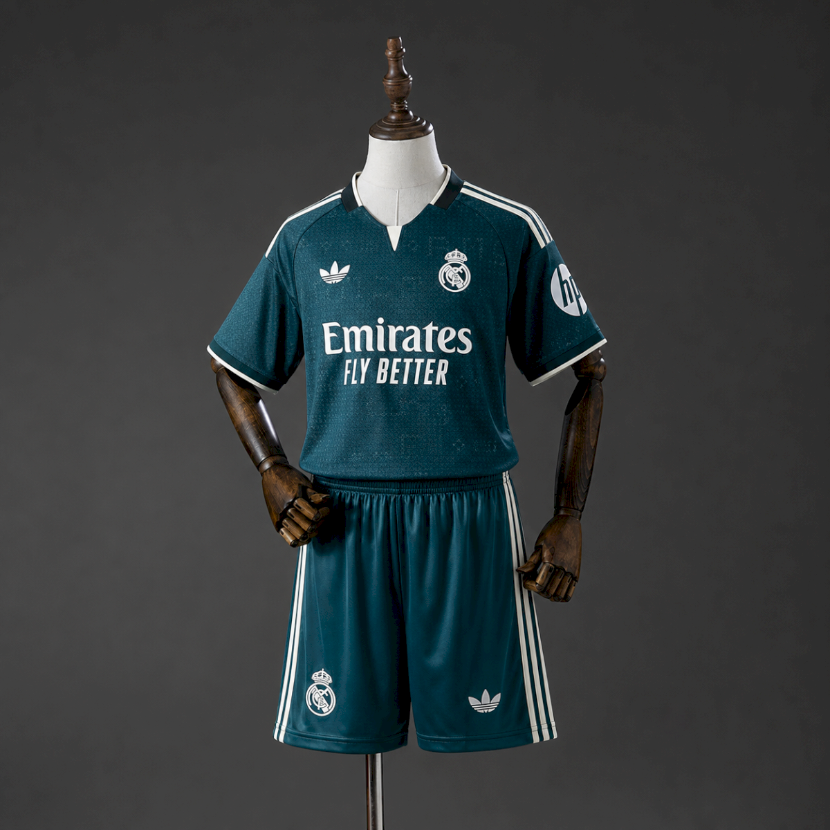 Real Madrid away 26 - 27