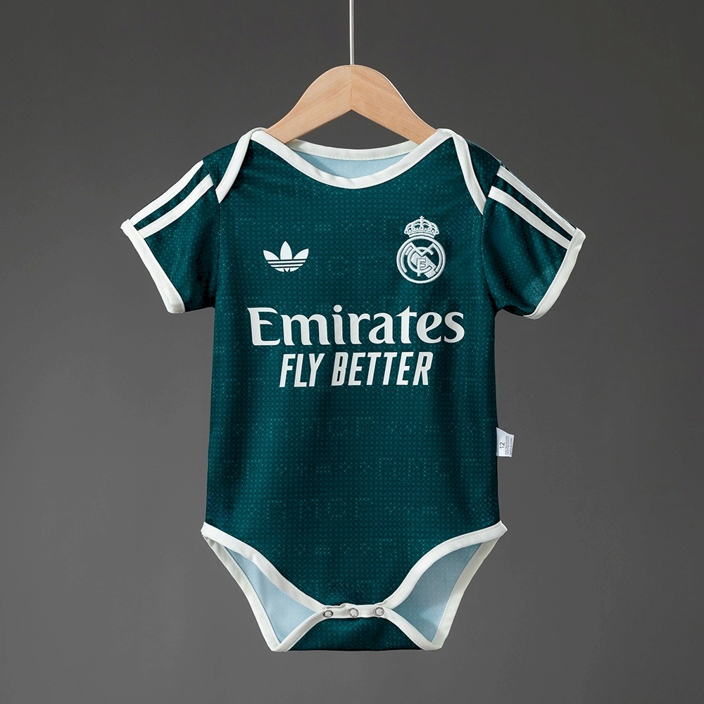 Real Madrid away 26 - 27