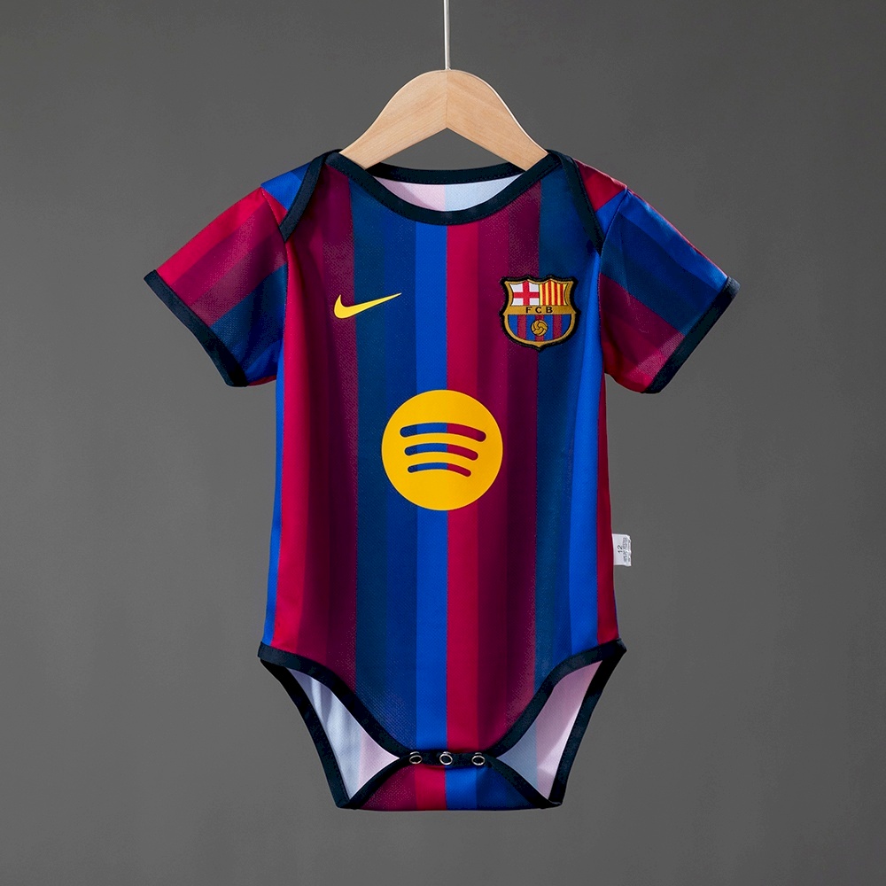 Barcelona home 26 - 27