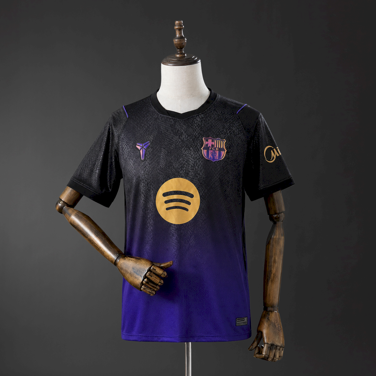 Barcelona away 26 - 27