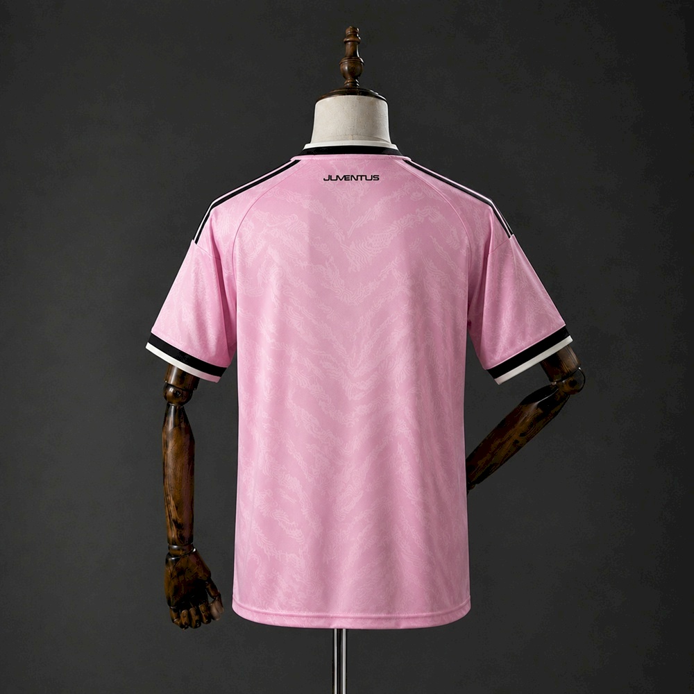 Juventus away 26 - 27