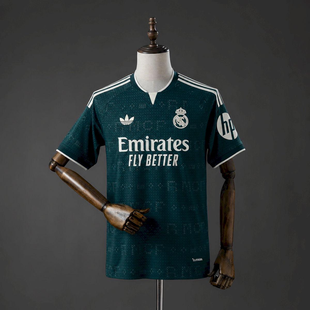 Real Madrid away 26 - 27