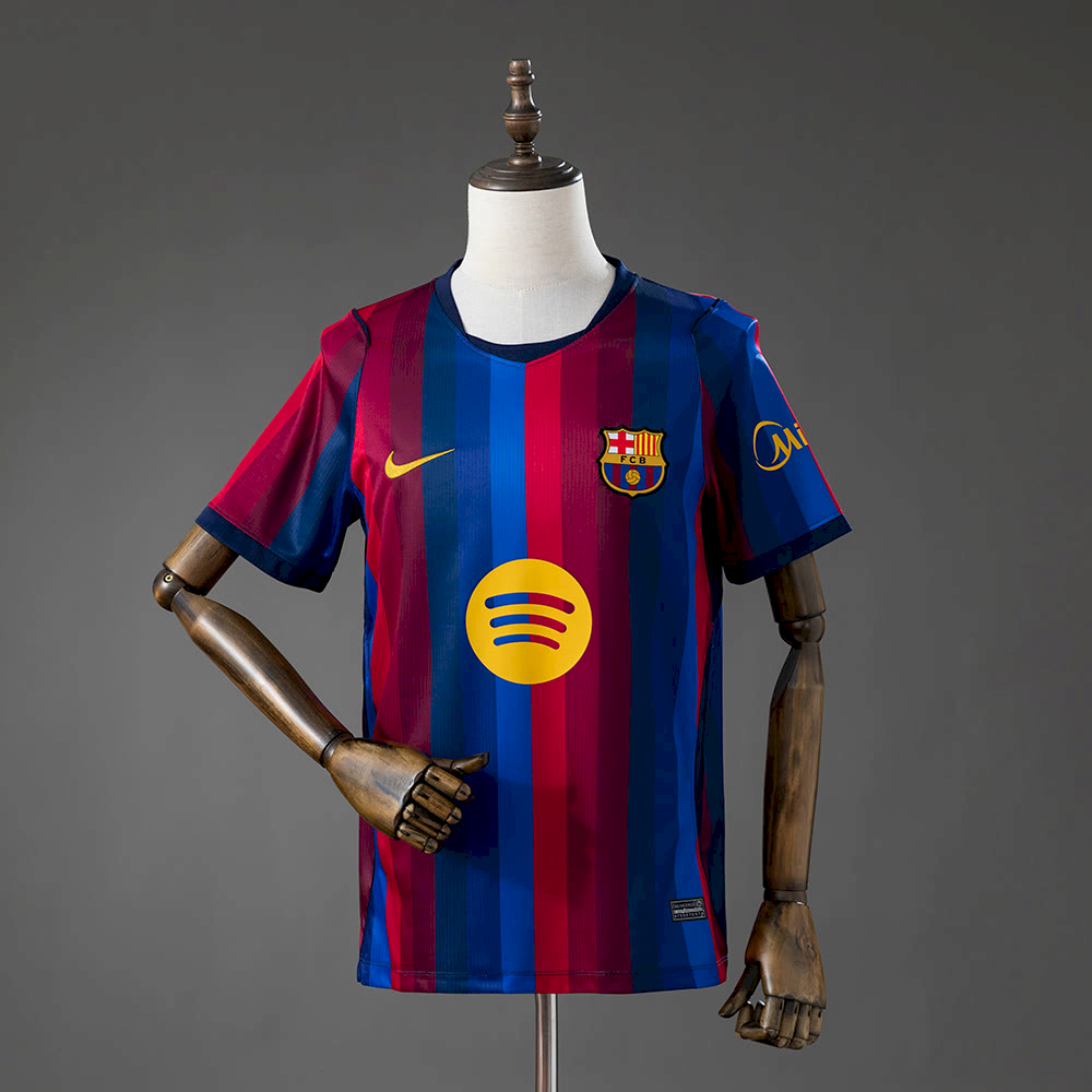 Barcelona home 26 - 27