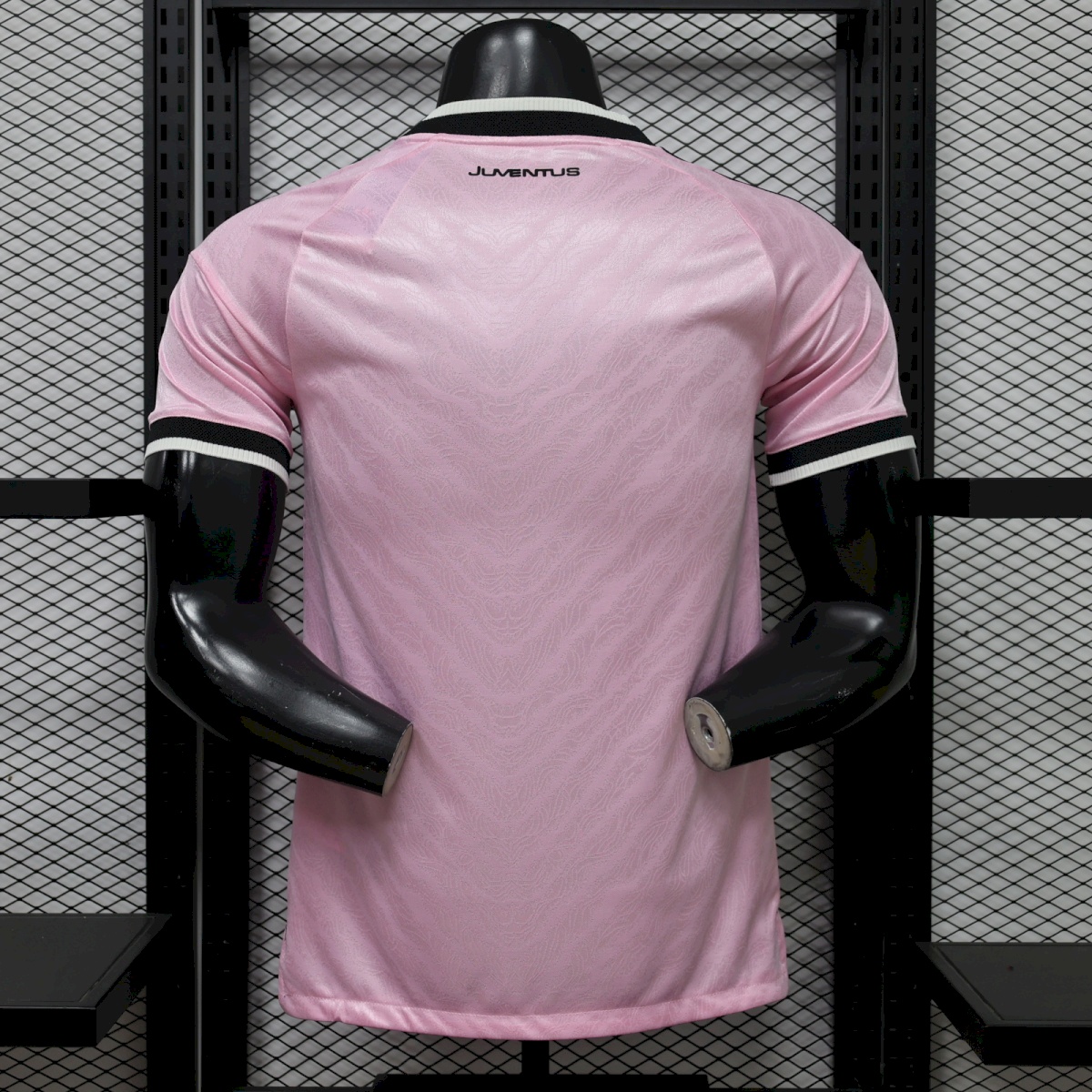 Juventus away 26 - 27