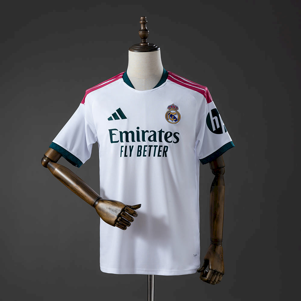 Real Madrid home 26 - 27
