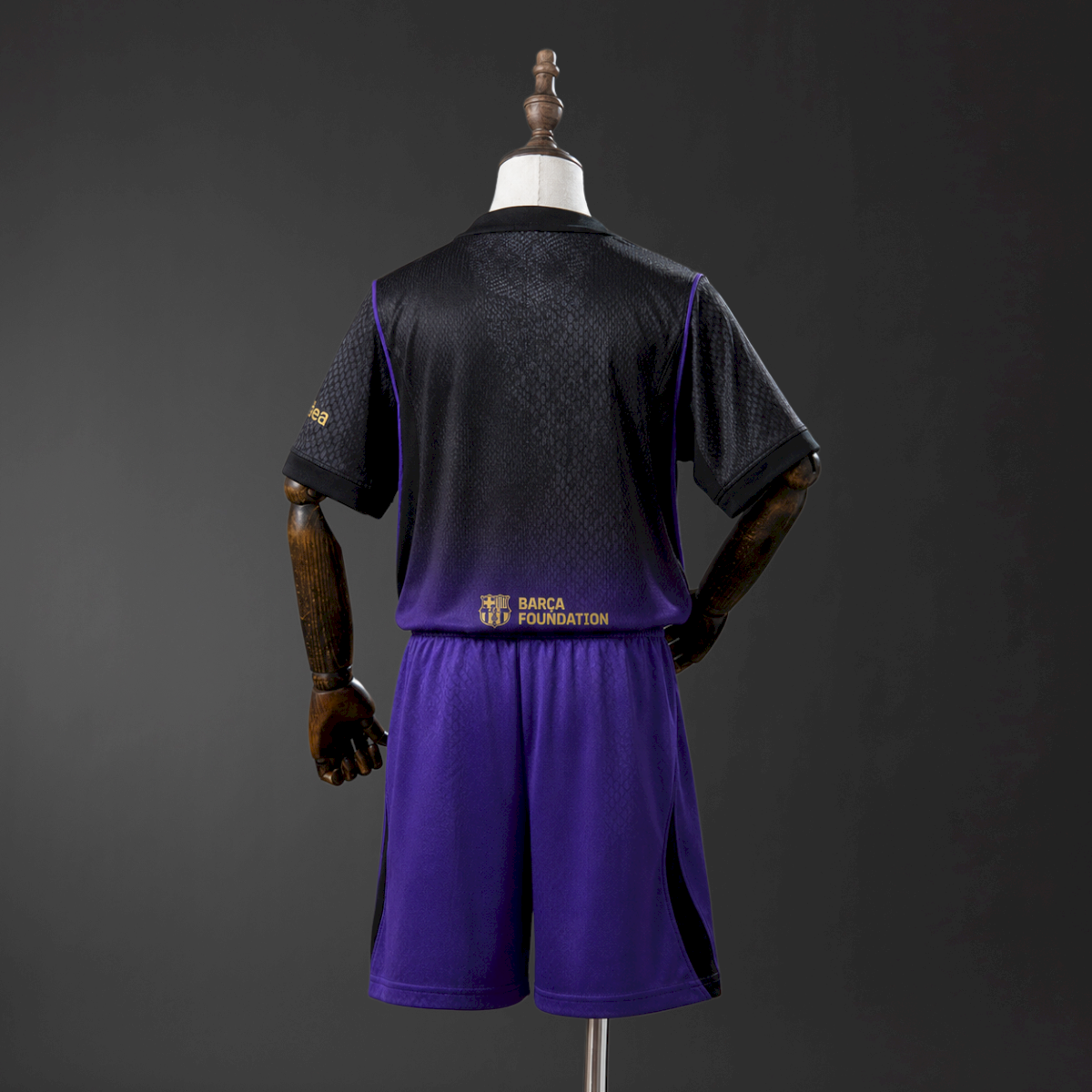 Barcelona away 26 - 27