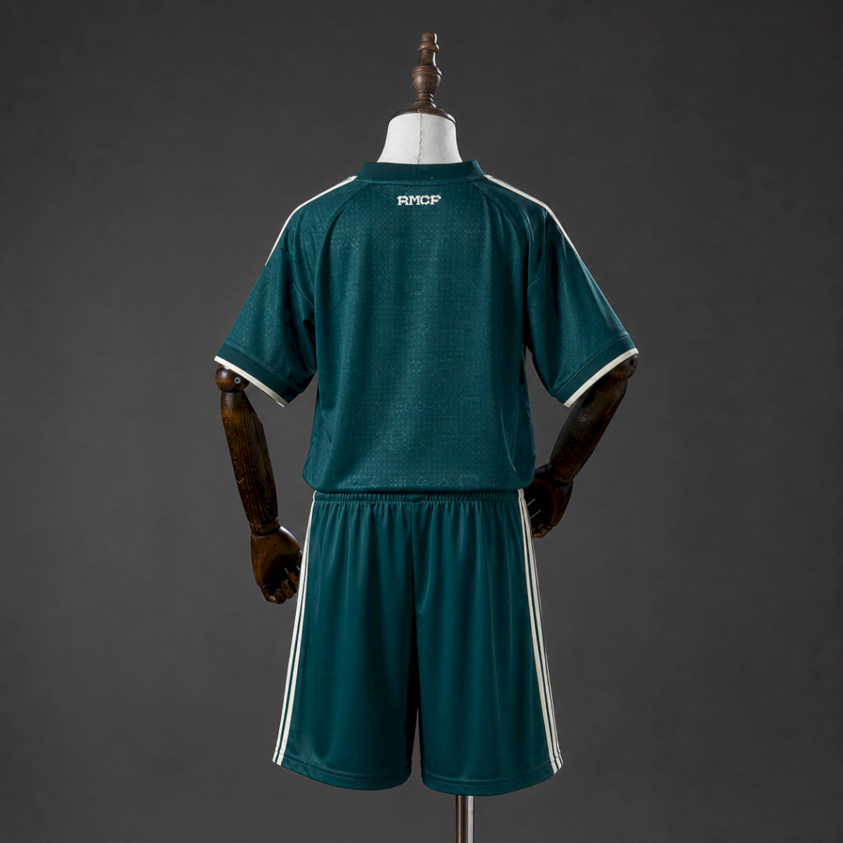 Real Madrid away 26 - 27