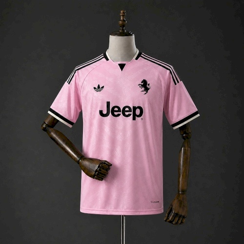 Juventus away 26 - 27
