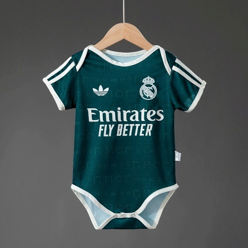 Real Madrid away 26 - 27