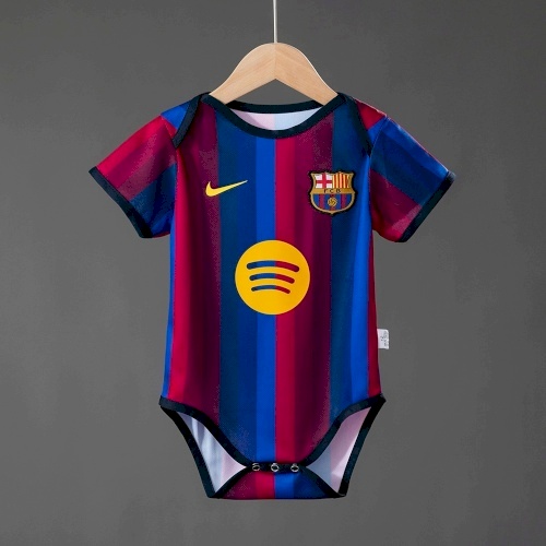 Barcelona home 26 - 27