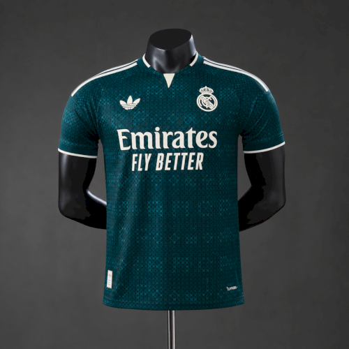 Real Madrid away 26 - 27
