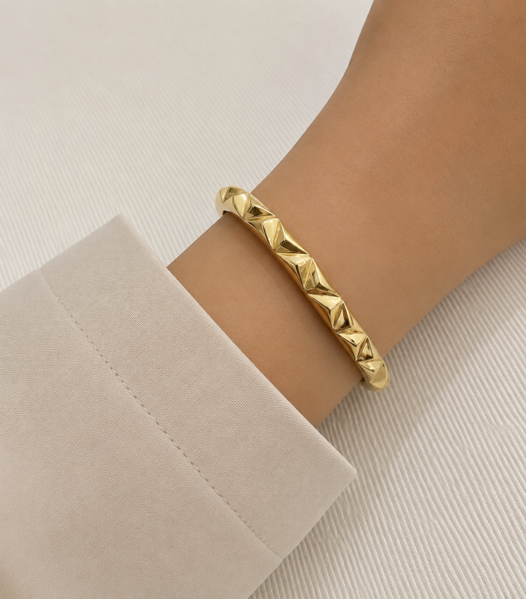 18K YELLOW GOLD MODERN BANGLE