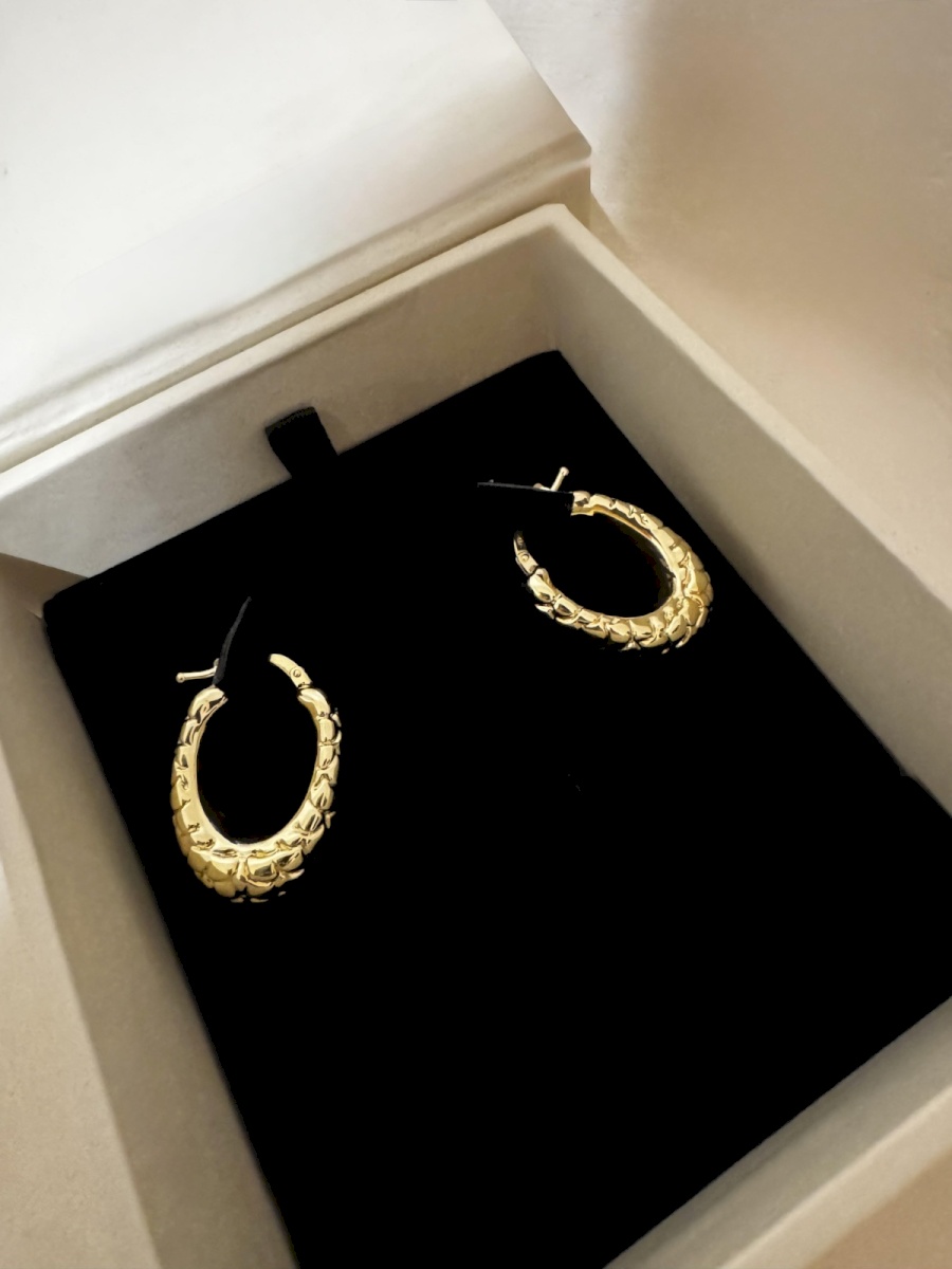 18K YELLOW GOLD MODERN HOOPS EARRINGS
