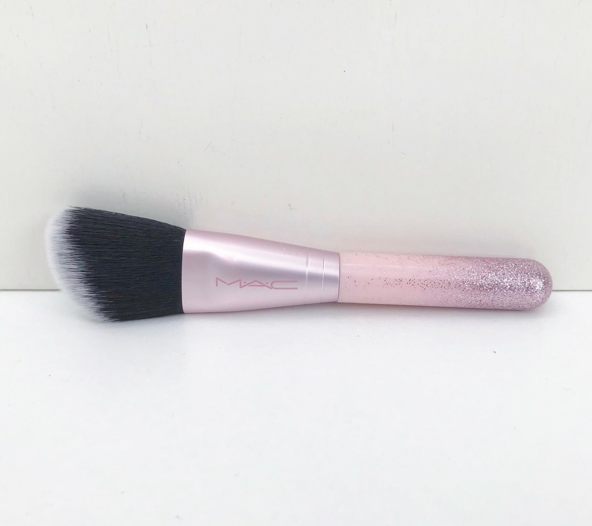 MAC brush 424SES Pink Angled Blush / Highlighter Brush, Travel Size